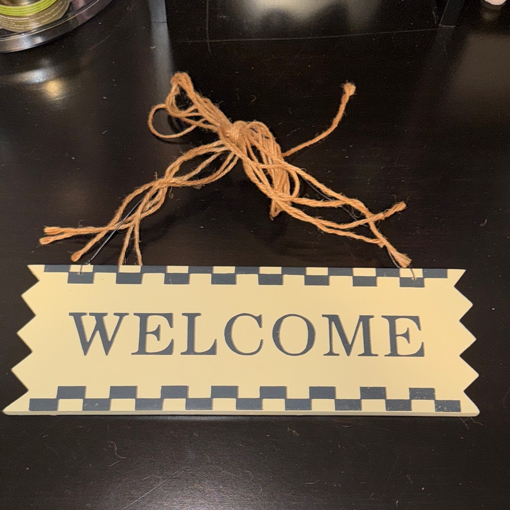 7 Pc. Welcome Sign - Picture 2 of 3